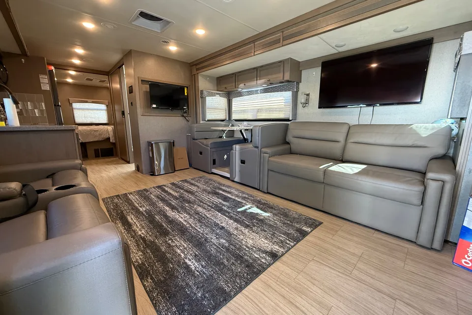 Family Motorhome at Sun Outdoors Sleeps 8! RV stays on Annual Lot