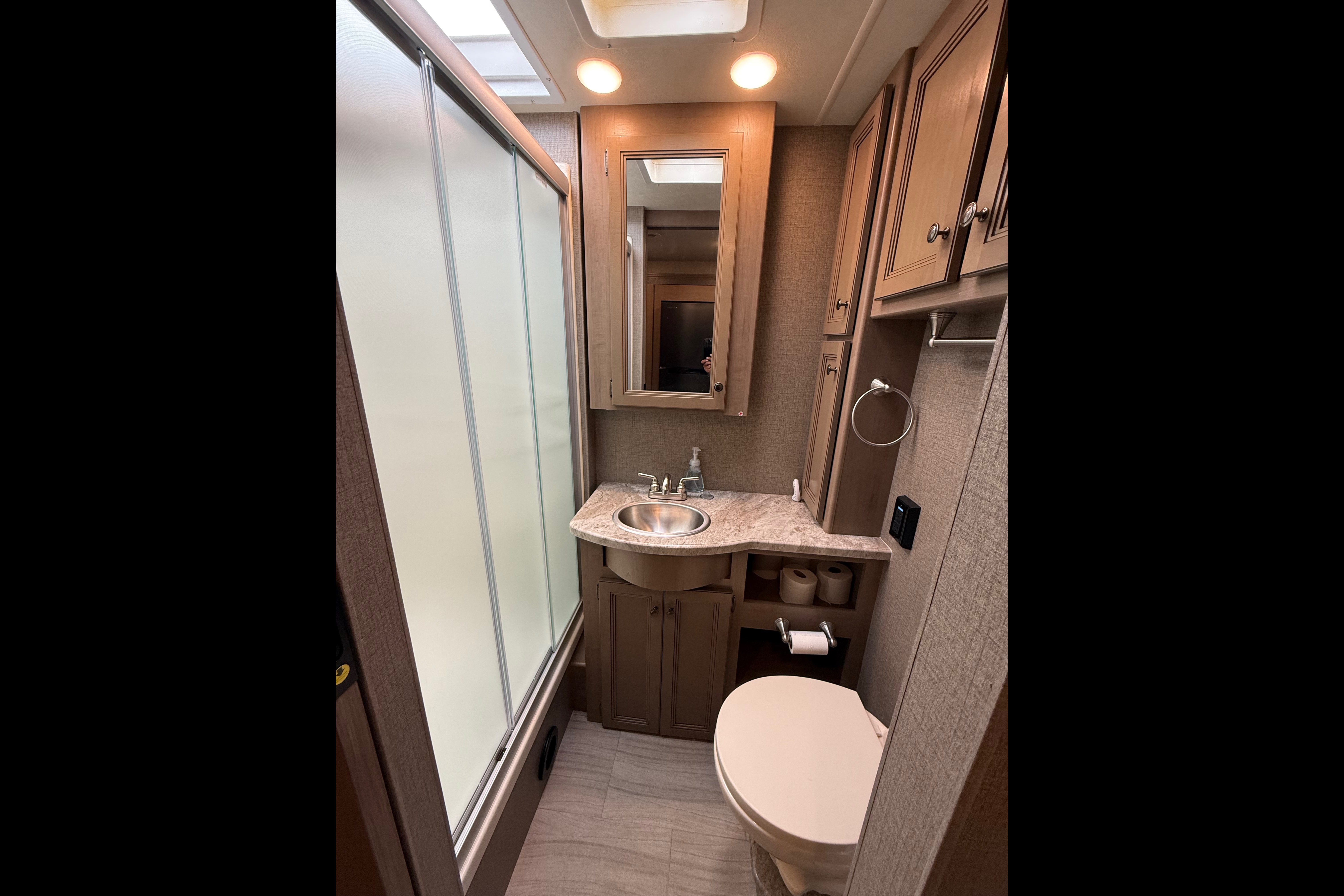 Family Motorhome at Sun Outdoors Sleeps 8! RV stays on Annual Lot