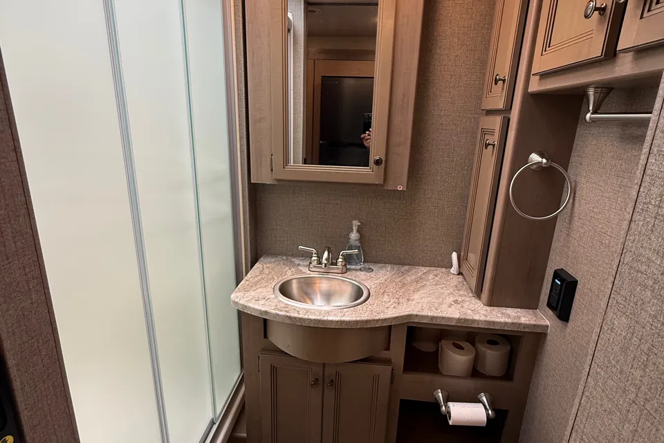 Family Motorhome at Sun Outdoors Sleeps 8! RV stays on Annual Lot