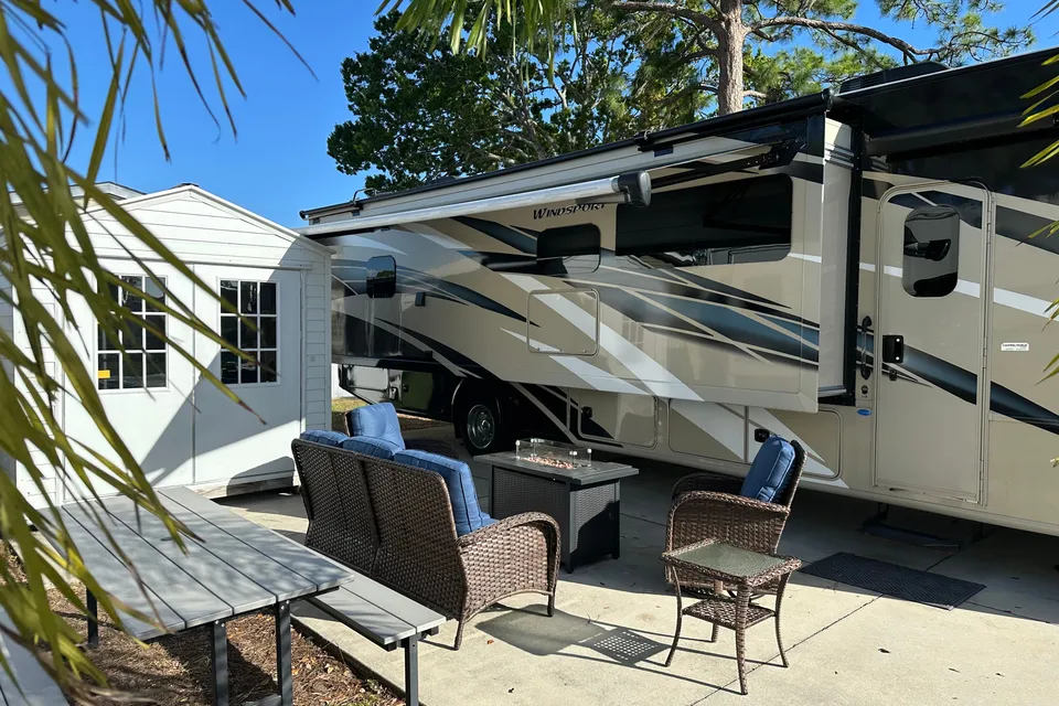 Family Motorhome at Sun Outdoors Sleeps 8! RV stays on Annual Lot