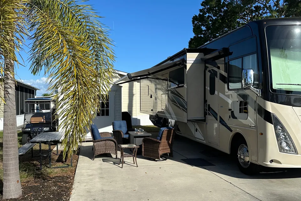 Family Motorhome at Sun Outdoors Sleeps 8! RV stays on Annual Lot