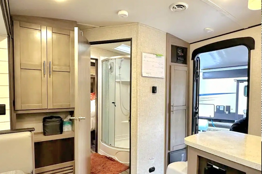 Expedition- 38 ft 2 Bedroom 1.5 bath Luxury 4 season Loaded Travel Trailer