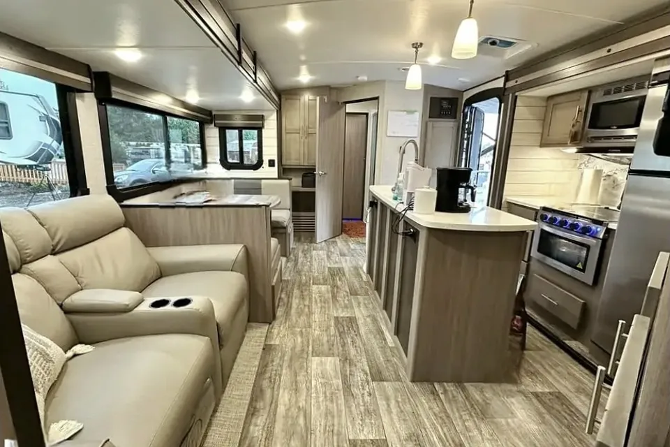 Expedition- 38 ft 2 Bedroom 1.5 bath Luxury 4 season Loaded Travel Trailer