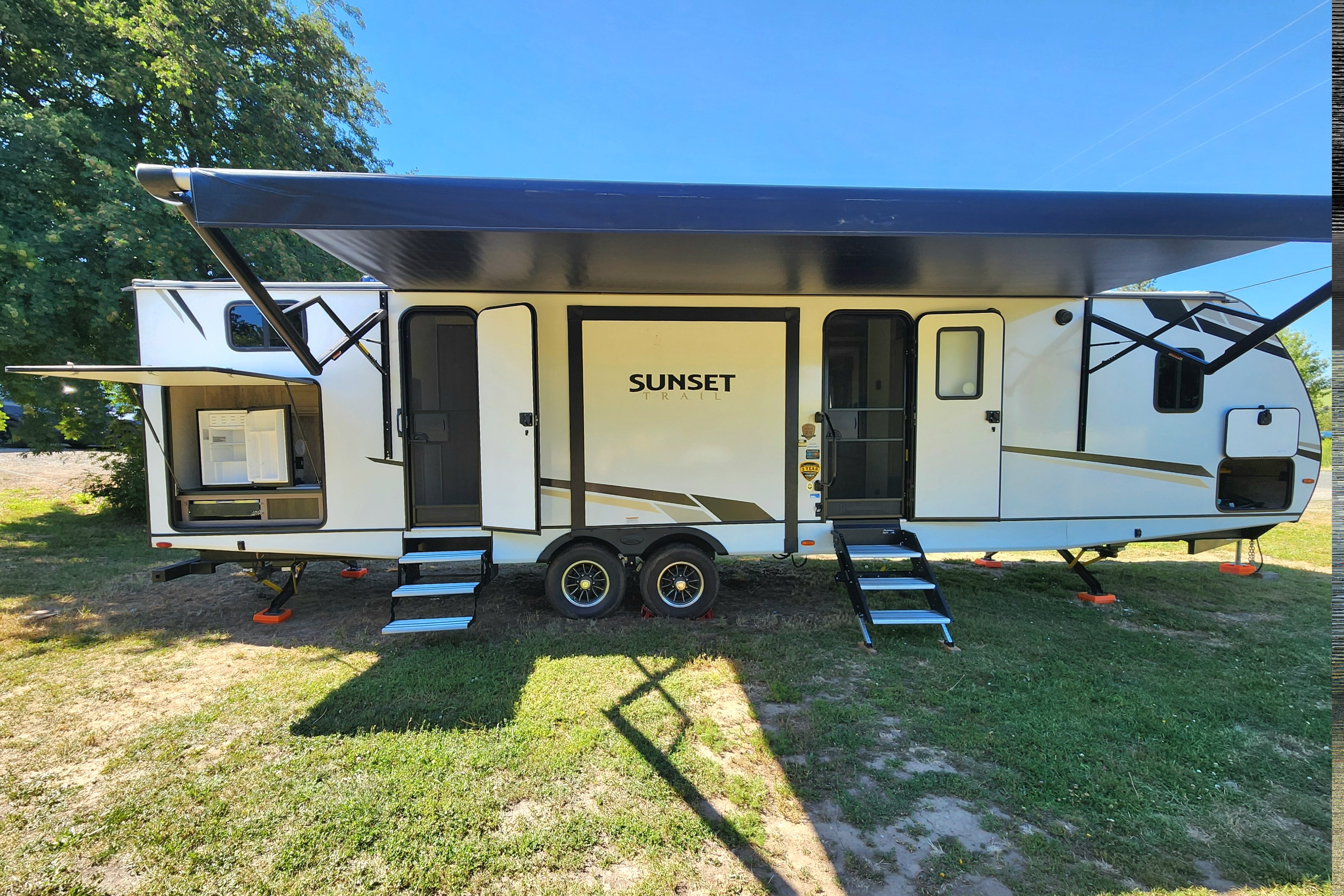 Expedition- 38 ft 2 Bedroom 1.5 bath Luxury 4 season Loaded Travel Trailer