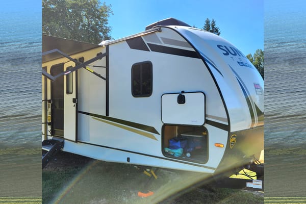 Expedition- 38 ft 2 Bedroom 1.5 bath Luxury 4 season Loaded Travel Trailer
