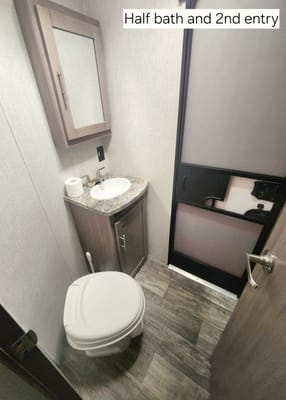 Expedition- 38 ft 2 Bedroom 1.5 bath Luxury 4 season Loaded Travel Trailer