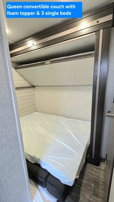 Expedition- 38 ft 2 Bedroom 1.5 bath Luxury 4 season Loaded Travel Trailer