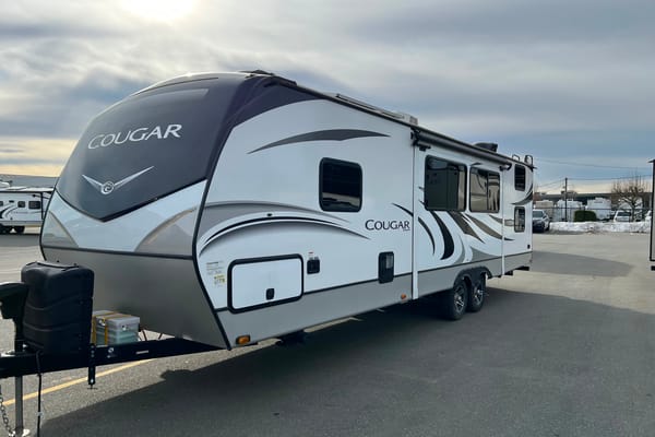 White Family Luxury Trailer for 8