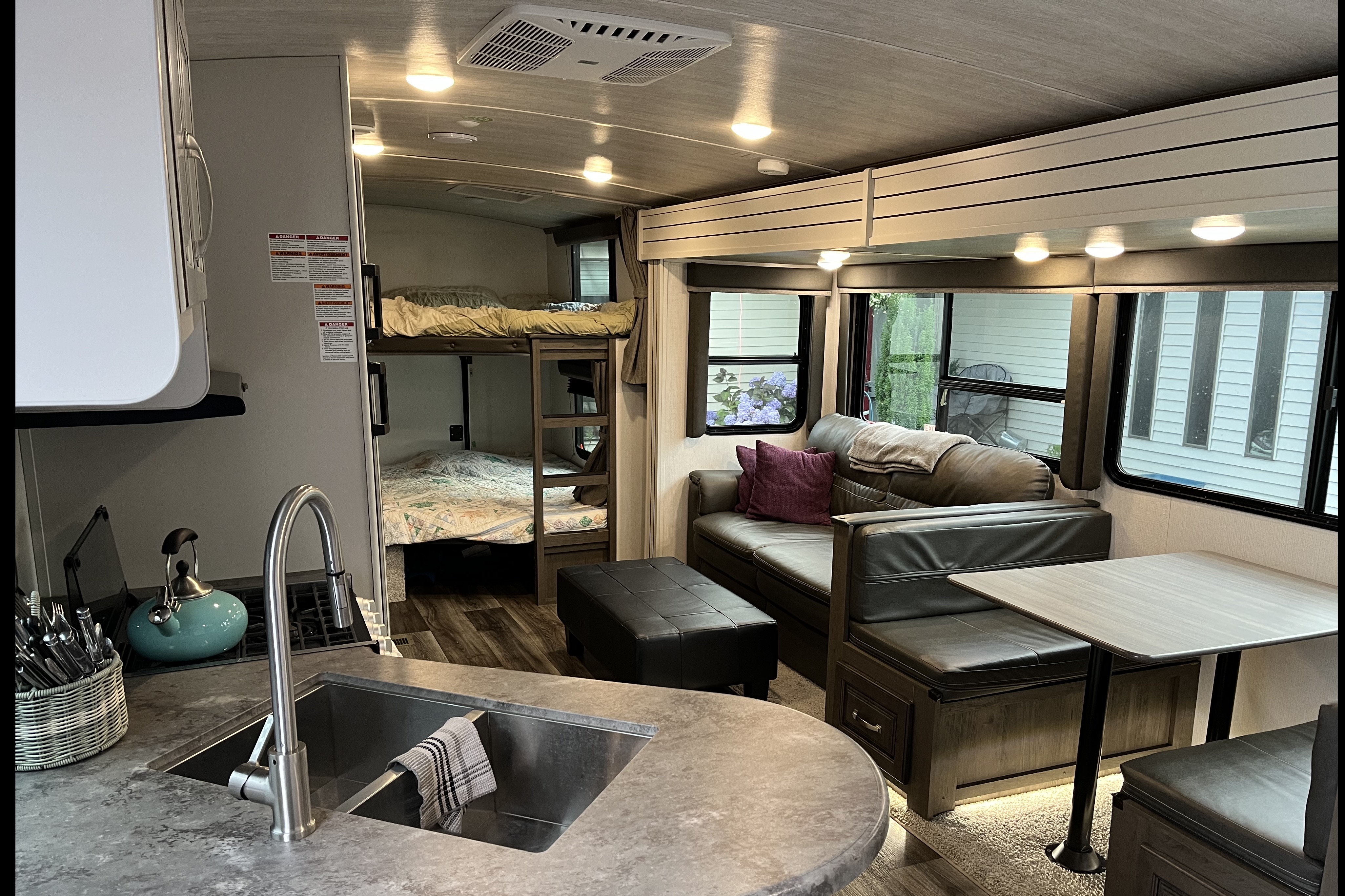 White Family Luxury Trailer for 8