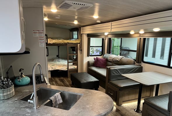 White Family Luxury Trailer for 8