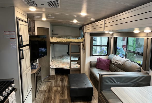 White Family Luxury Trailer for 8