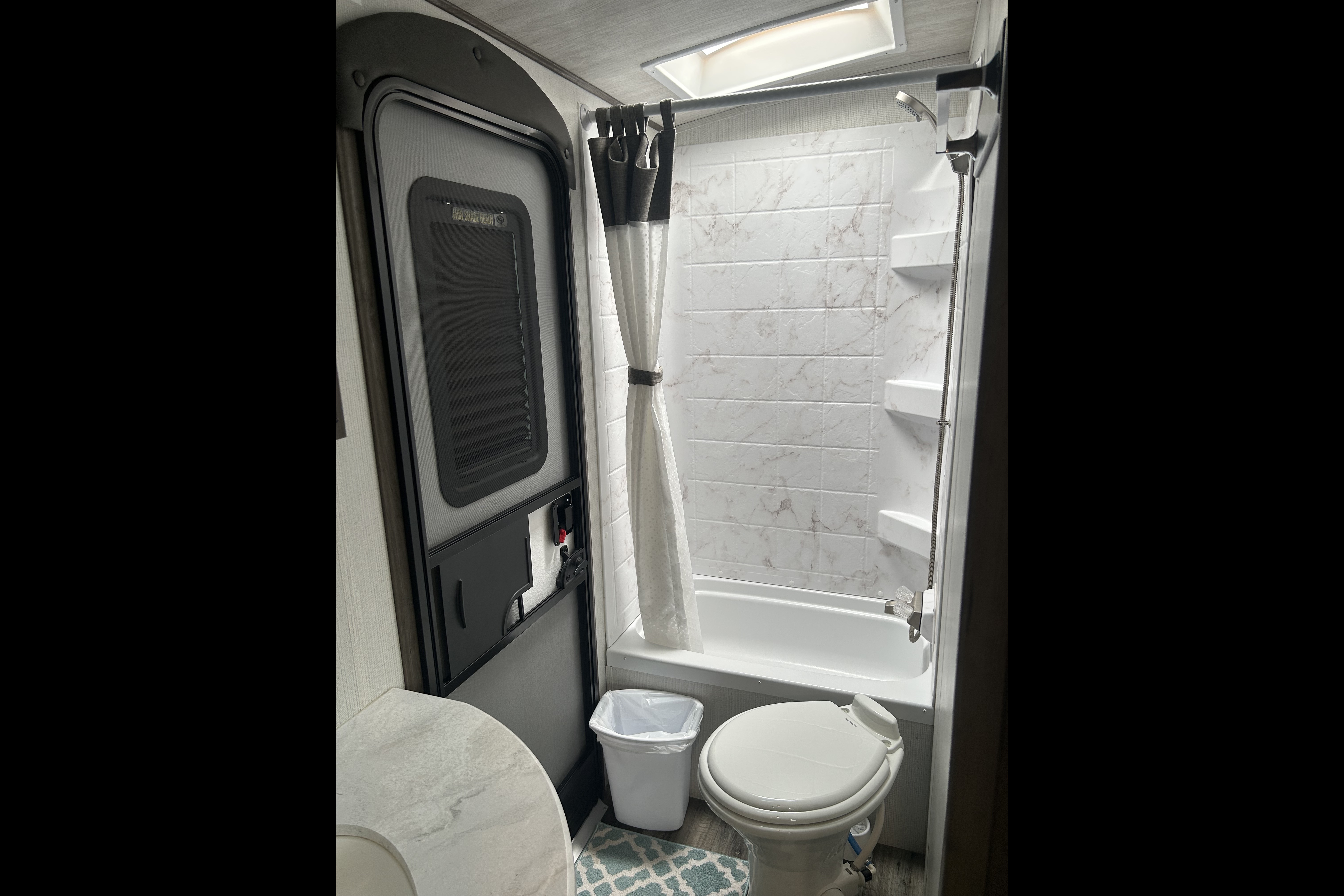 White Family Luxury Trailer for 8
