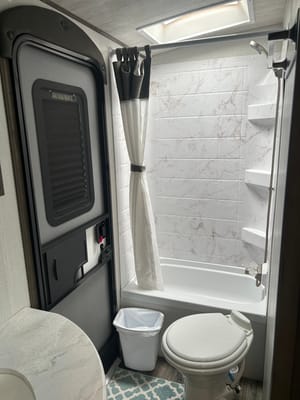 White Family Luxury Trailer for 8