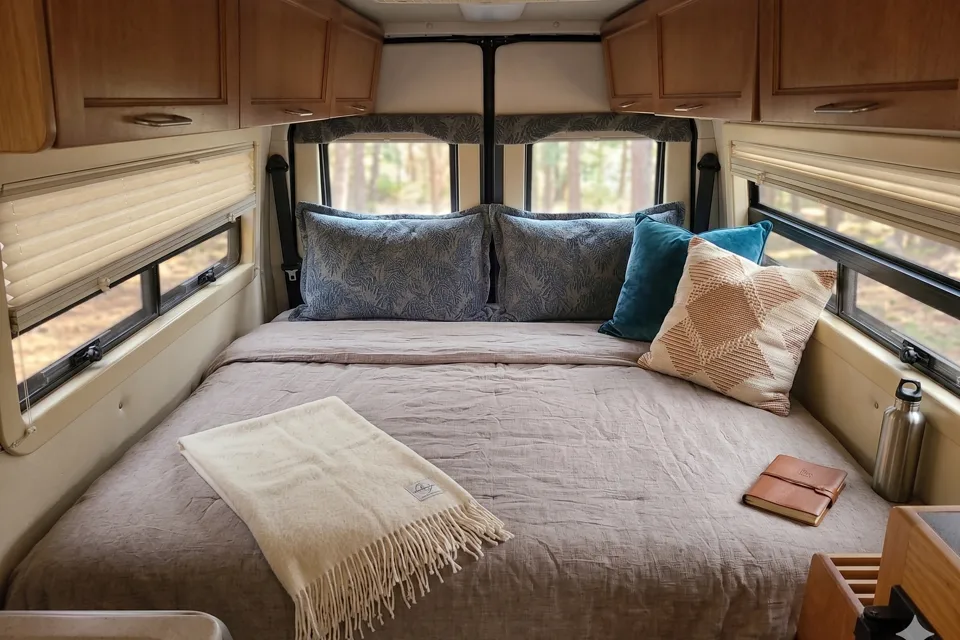 Leisure Travel Vans Free Spirit - Mercedes Sprinter - 23mpg