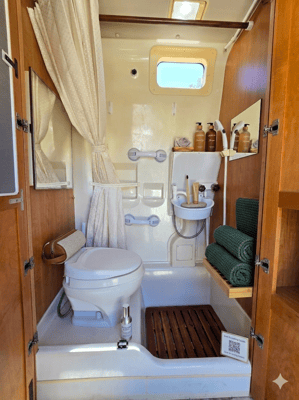 Leisure Travel Vans Free Spirit - Mercedes Sprinter - 23mpg