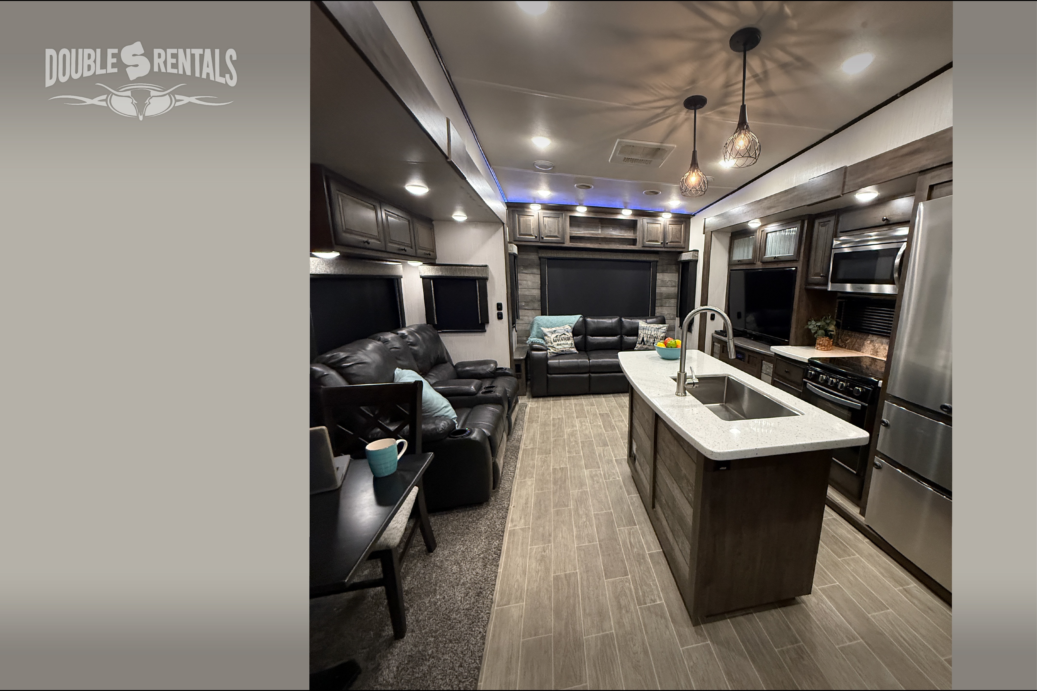 BIGHORN Private King Master, tons of Closet Space, Loft, Bonus Room, Kitchen Island