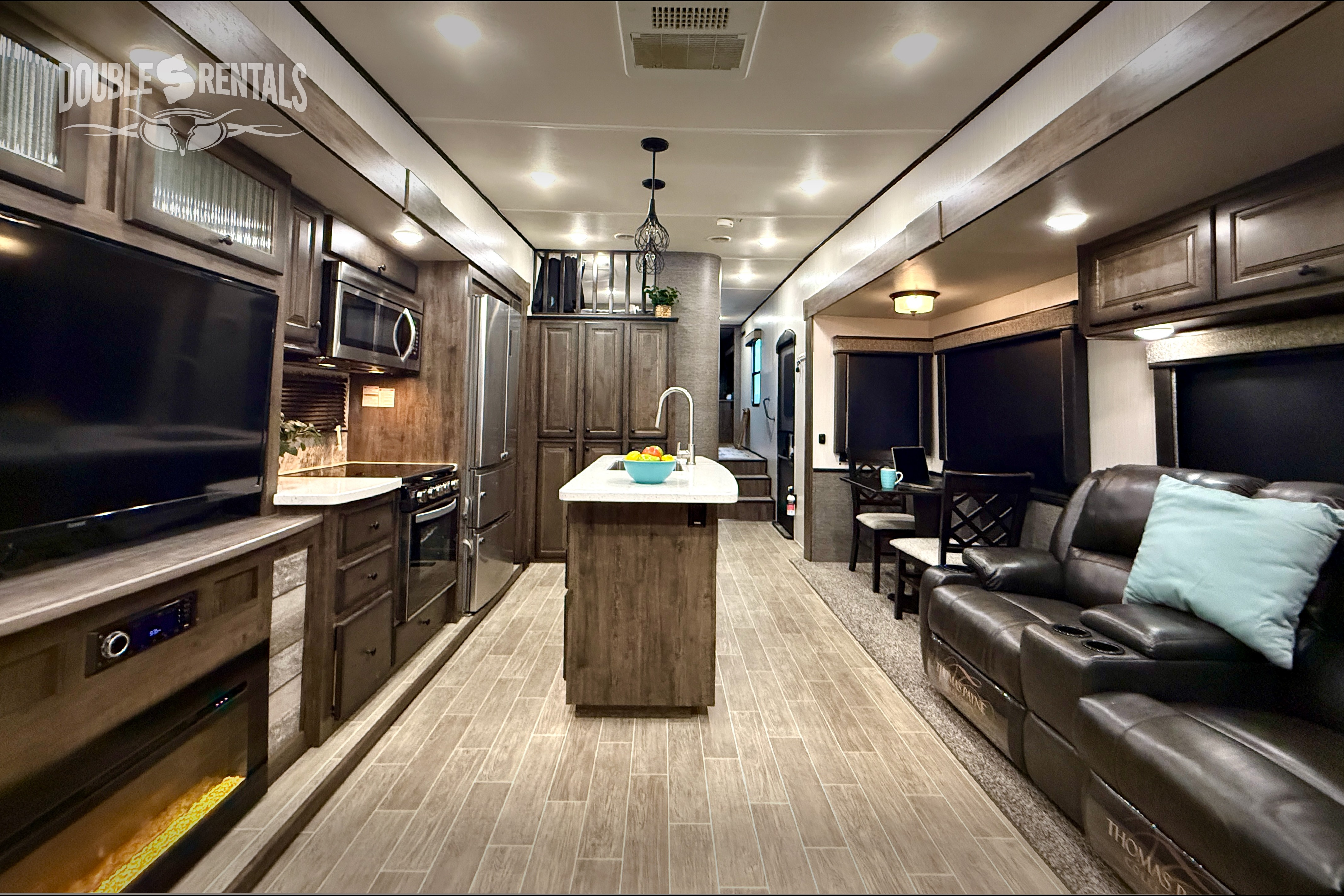 BIGHORN Private King Master, tons of Closet Space, Loft, Bonus Room, Kitchen Island