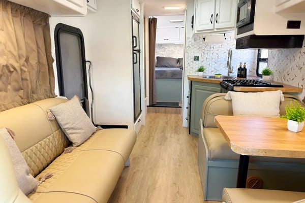 (#5) Las Vegas RV Rental – Class C, Sleeps 8 | Burning Man, Festival
