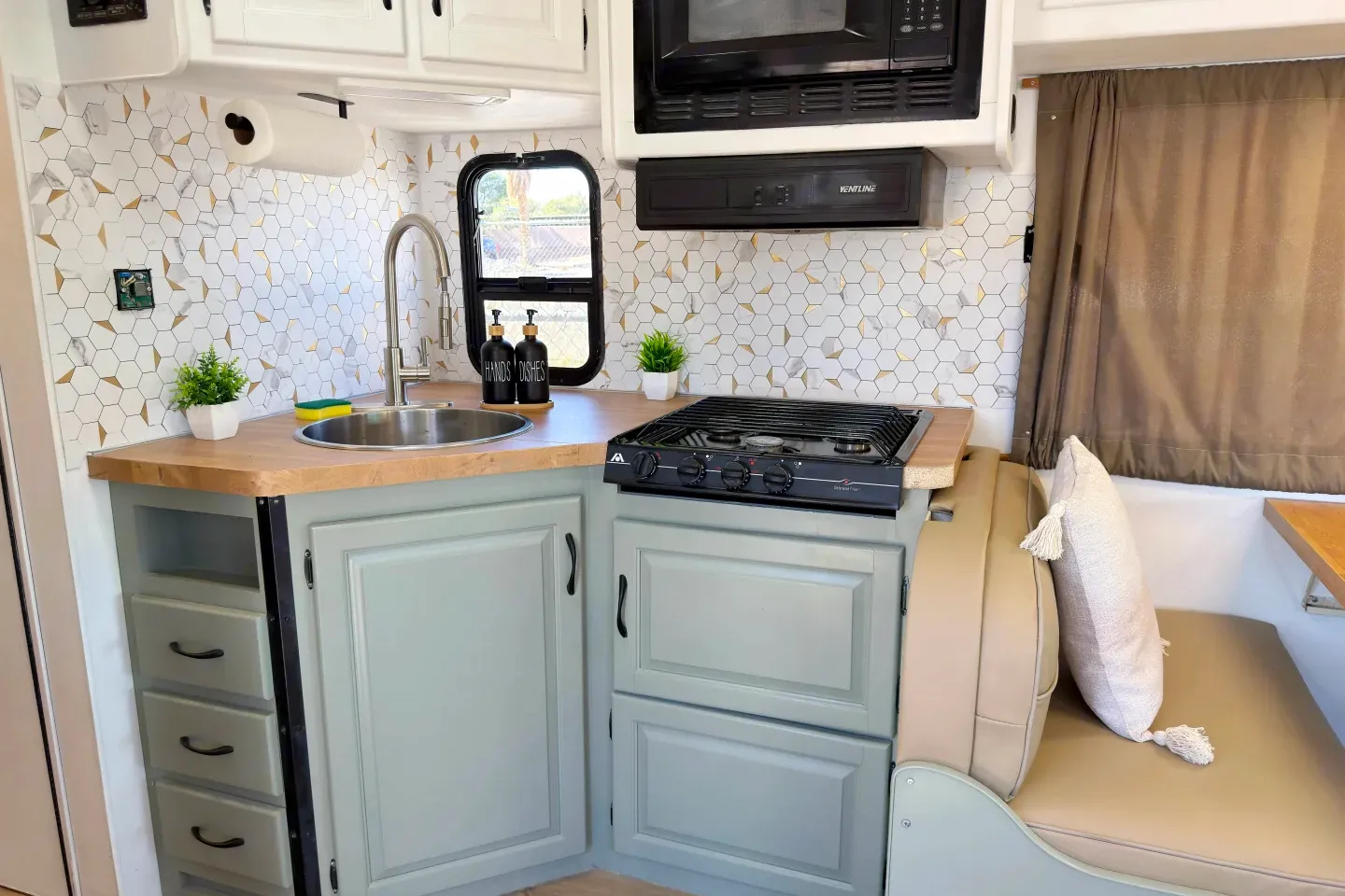 (#5) Las Vegas RV Rental – Class C, Sleeps 8 | Burning Man, Festival