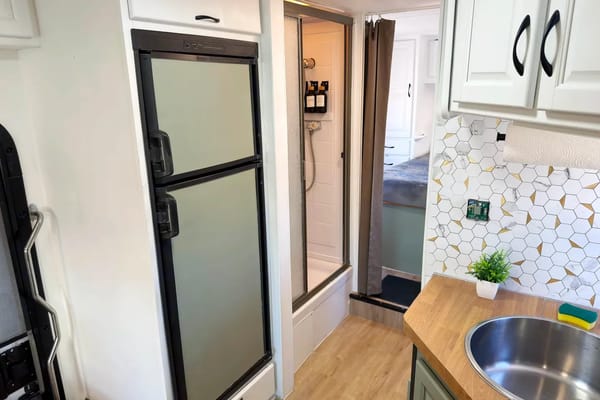 (#5) Las Vegas RV Rental – Class C, Sleeps 8 | Burning Man, Festival