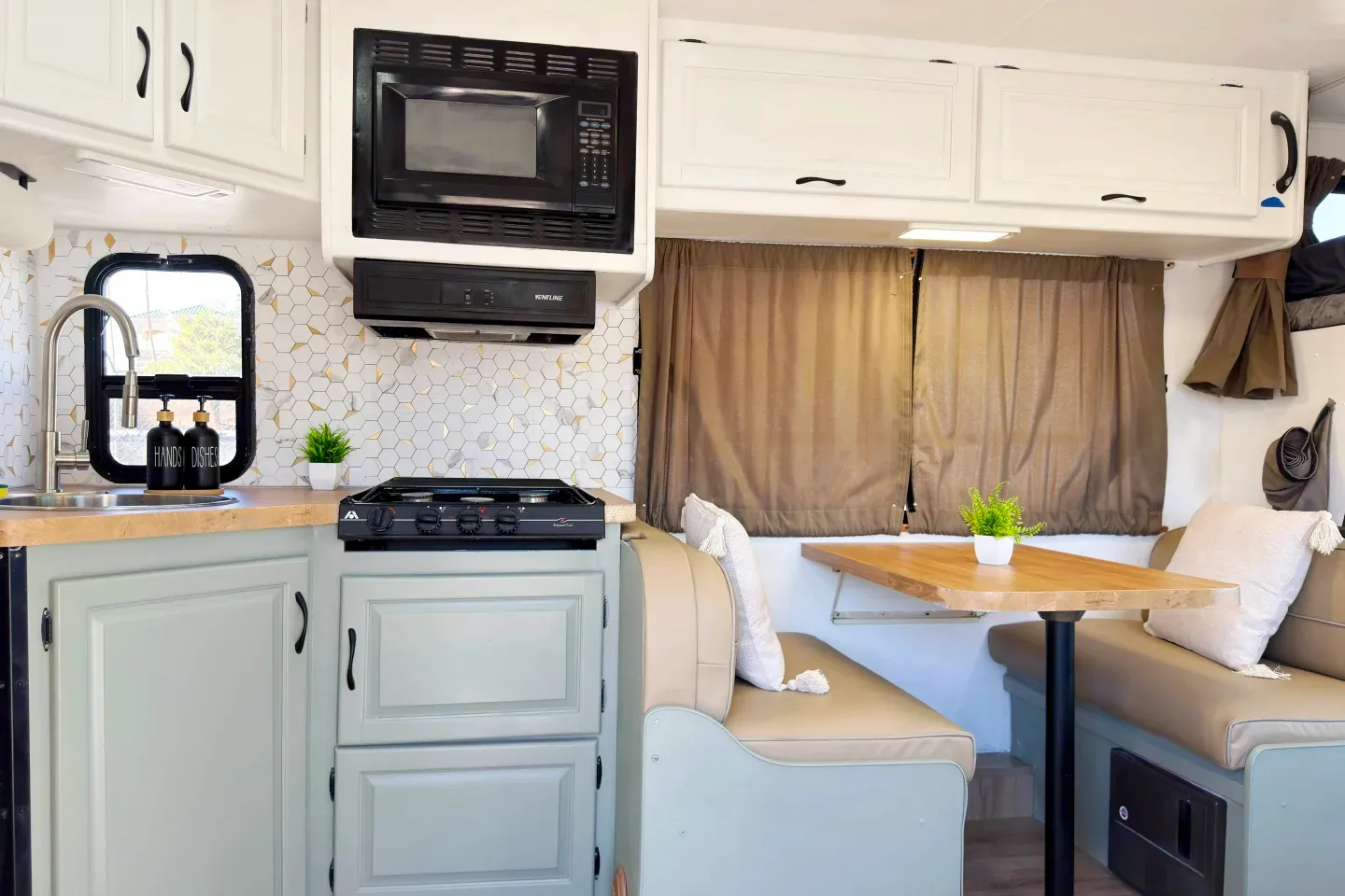 (#5) Las Vegas RV Rental – Class C, Sleeps 8 | Burning Man, Festival