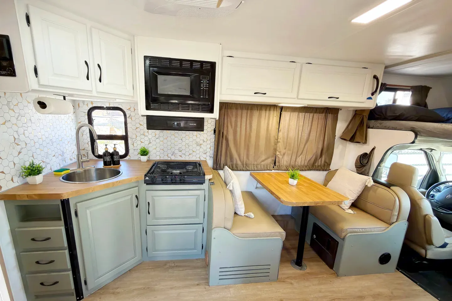 (#5) Las Vegas RV Rental – Class C, Sleeps 8 | Burning Man, Festival