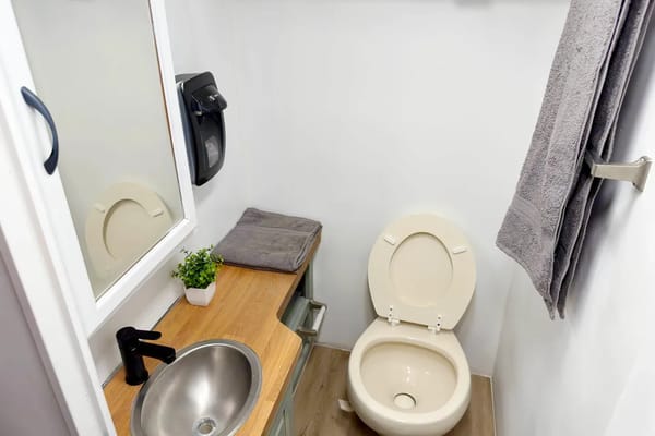 (#5) Las Vegas RV Rental – Class C, Sleeps 8 | Burning Man, Festival