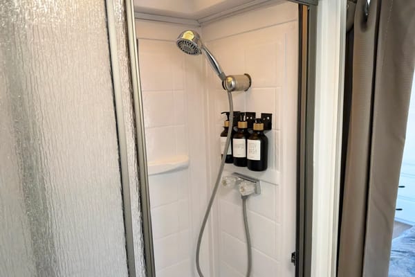 (#5) Las Vegas RV Rental – Class C, Sleeps 8 | Burning Man, Festival