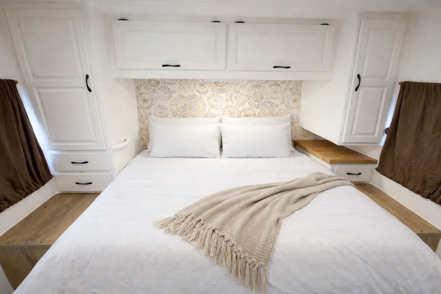 (#5) Las Vegas RV Rental – Class C, Sleeps 8 | Burning Man, Festival