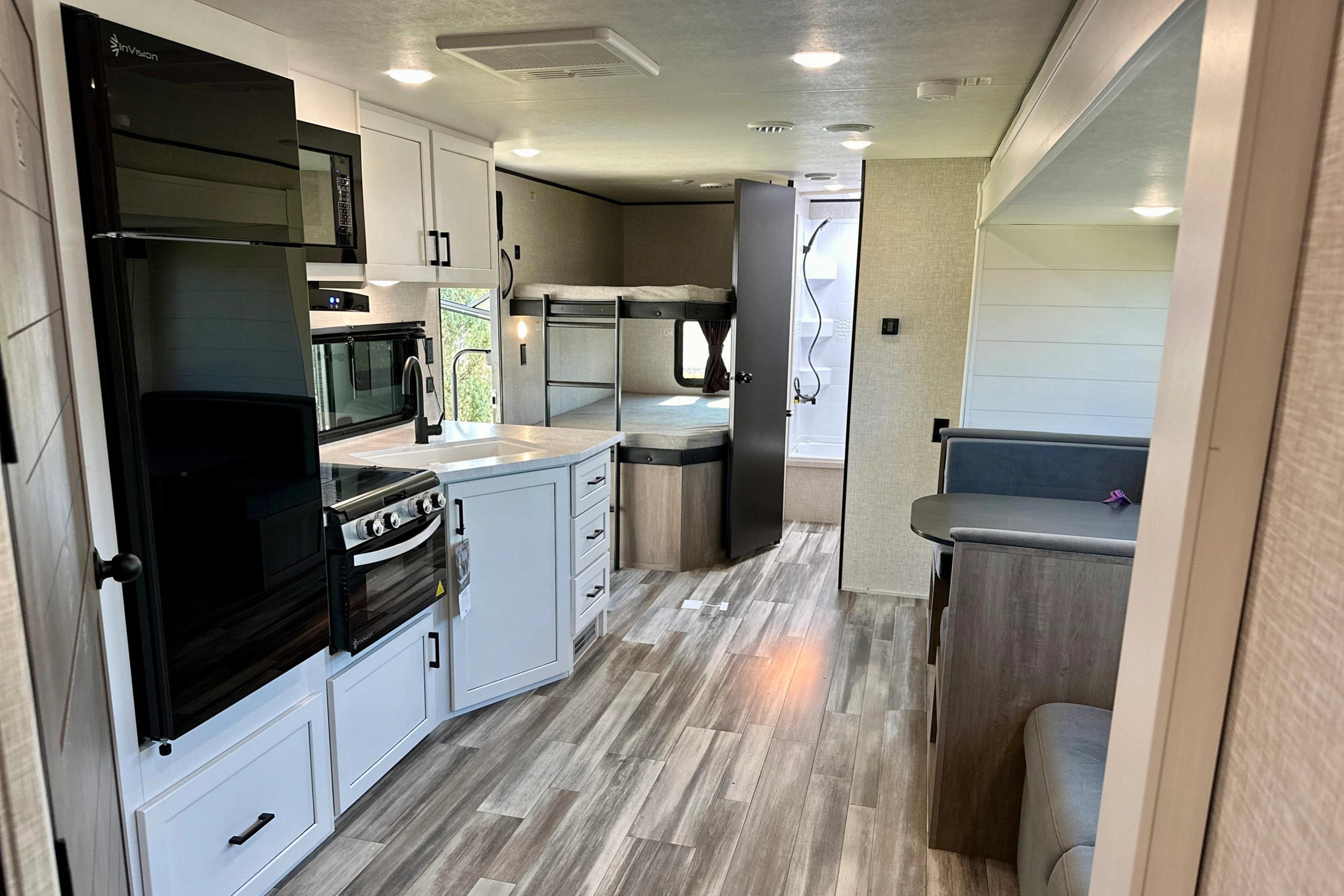 "High Flyer" 2025 Jayco Jay Flight SLX 32' 263BHS Bunkhouse