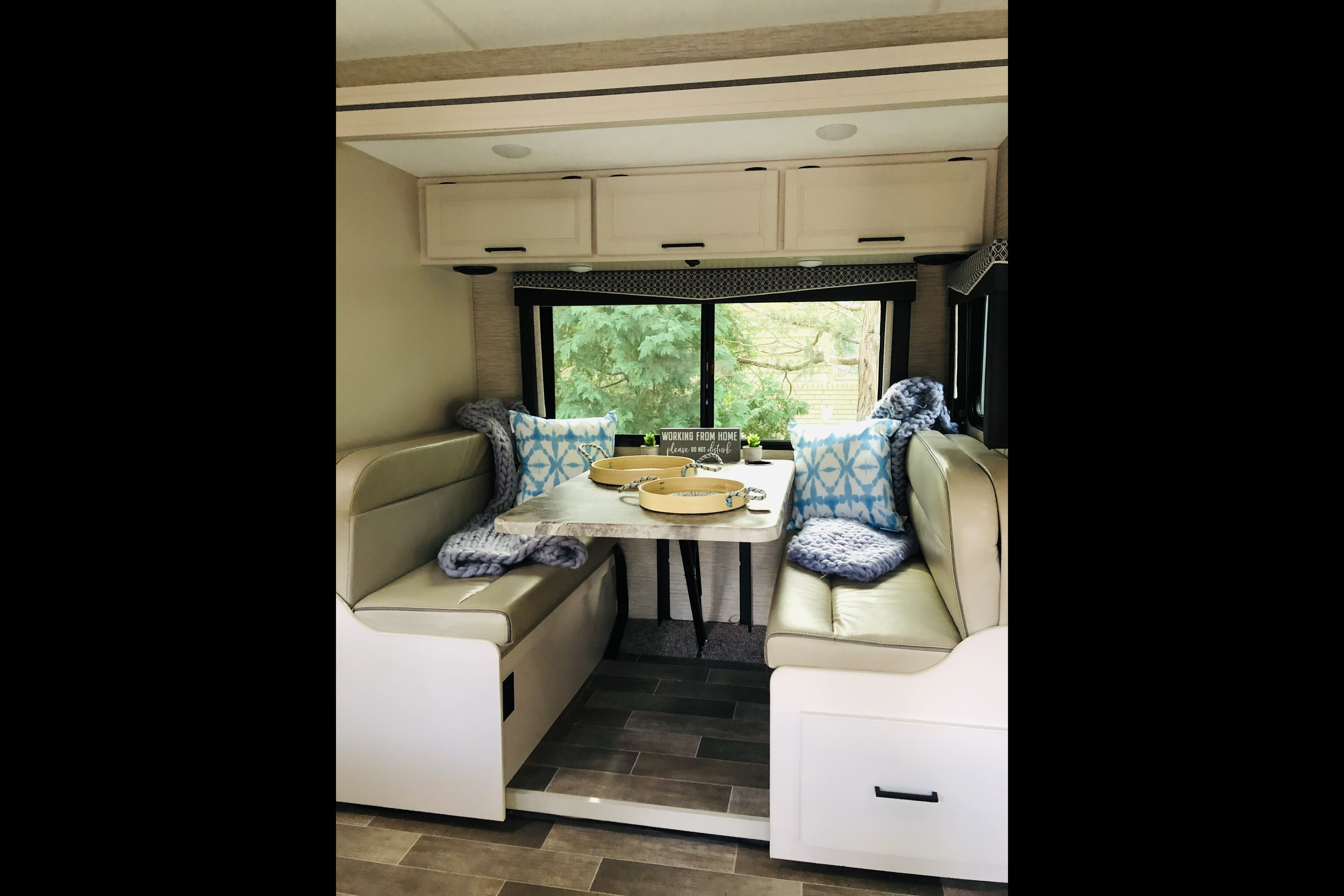 Ultimate Glamping-Thor Motor Coach Chateau 24F Class C