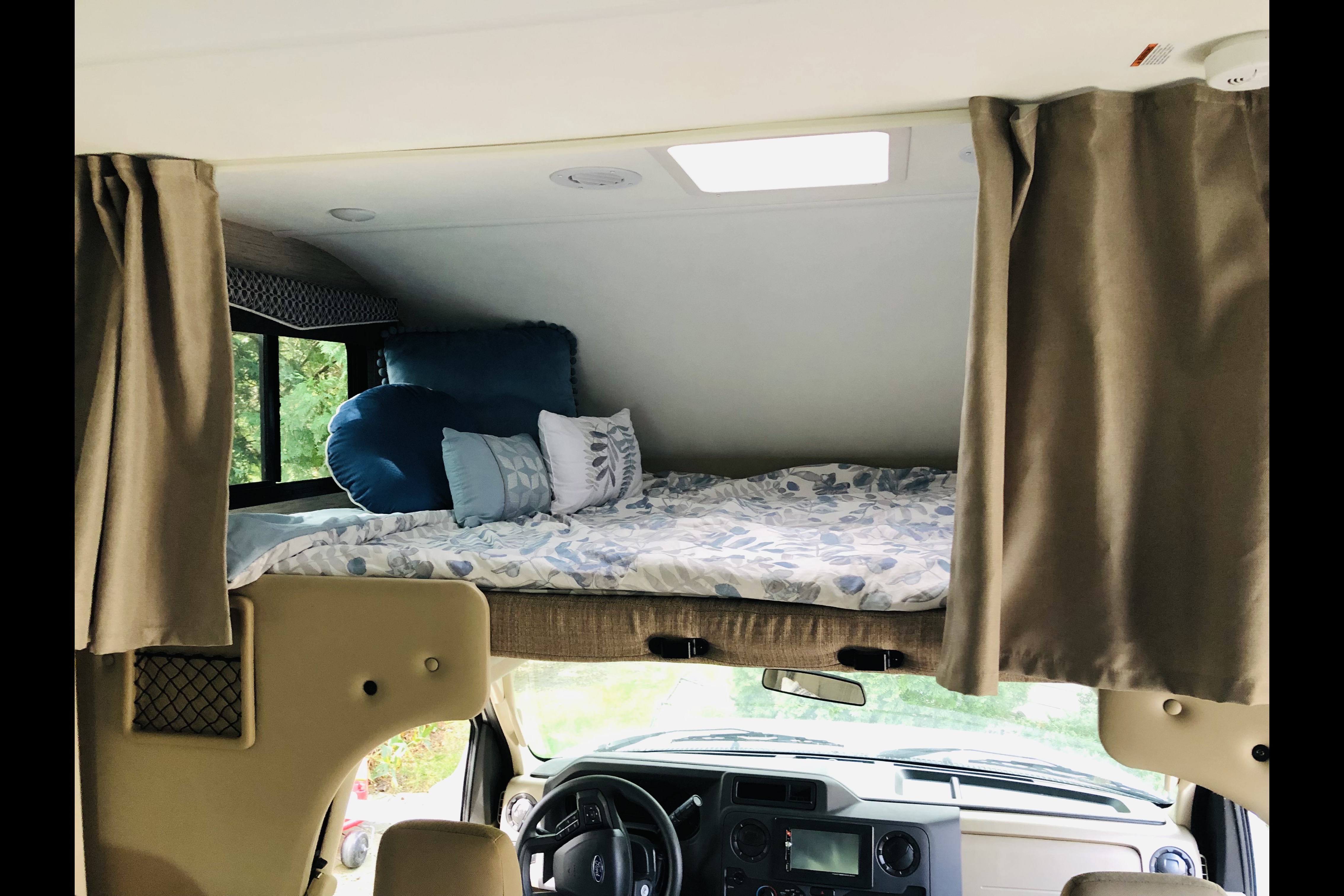 Ultimate Glamping-Thor Motor Coach Chateau 24F Class C