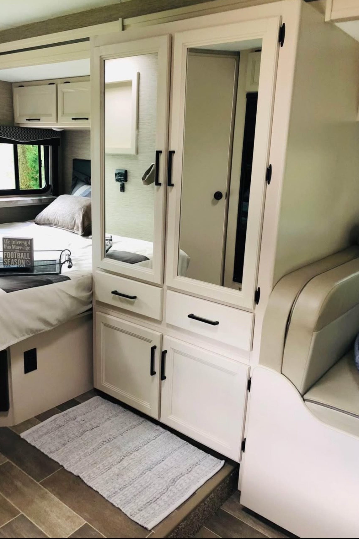 Ultimate Glamping-Thor Motor Coach Chateau 24F Class C