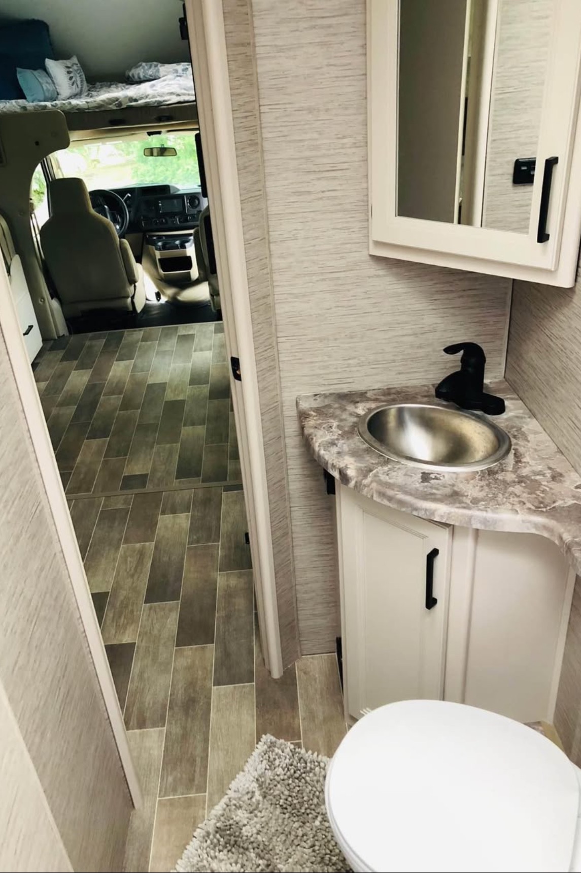 Ultimate Glamping-Thor Motor Coach Chateau 24F Class C