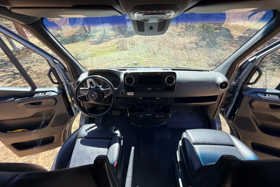 Winnebago Revel 44E Class B