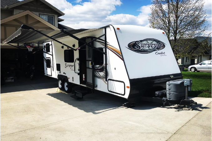 28ft Cabin Comfy with Slide Out and Bunks!