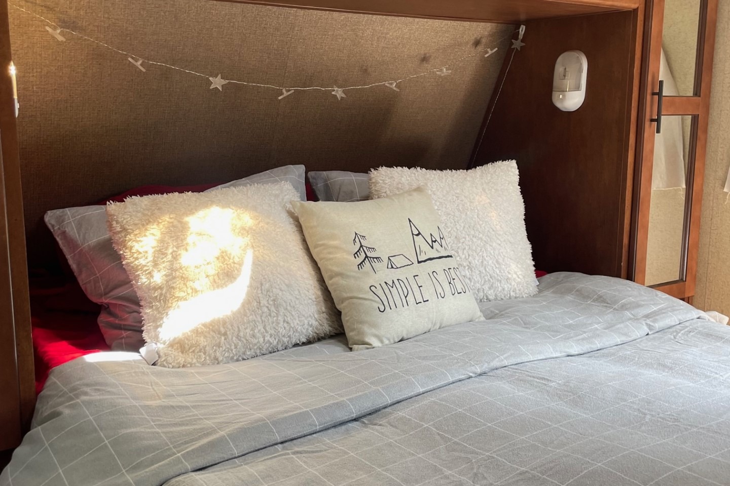28ft Cabin Comfy with Slide Out and Bunks!