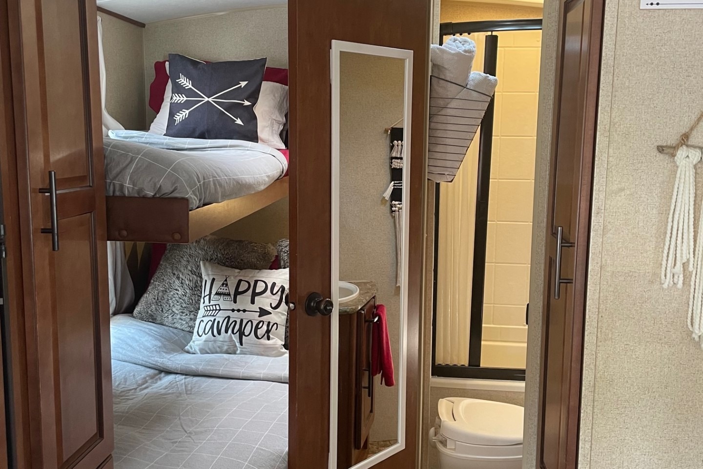28ft Cabin Comfy with Slide Out and Bunks!