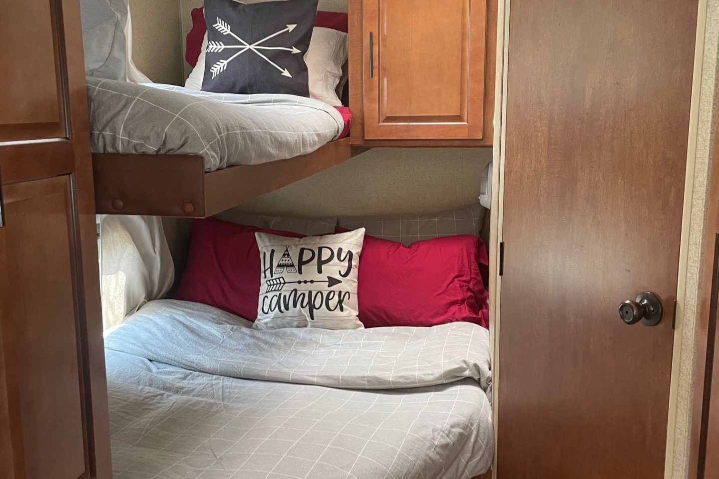 28ft Cabin Comfy with Slide Out and Bunks!