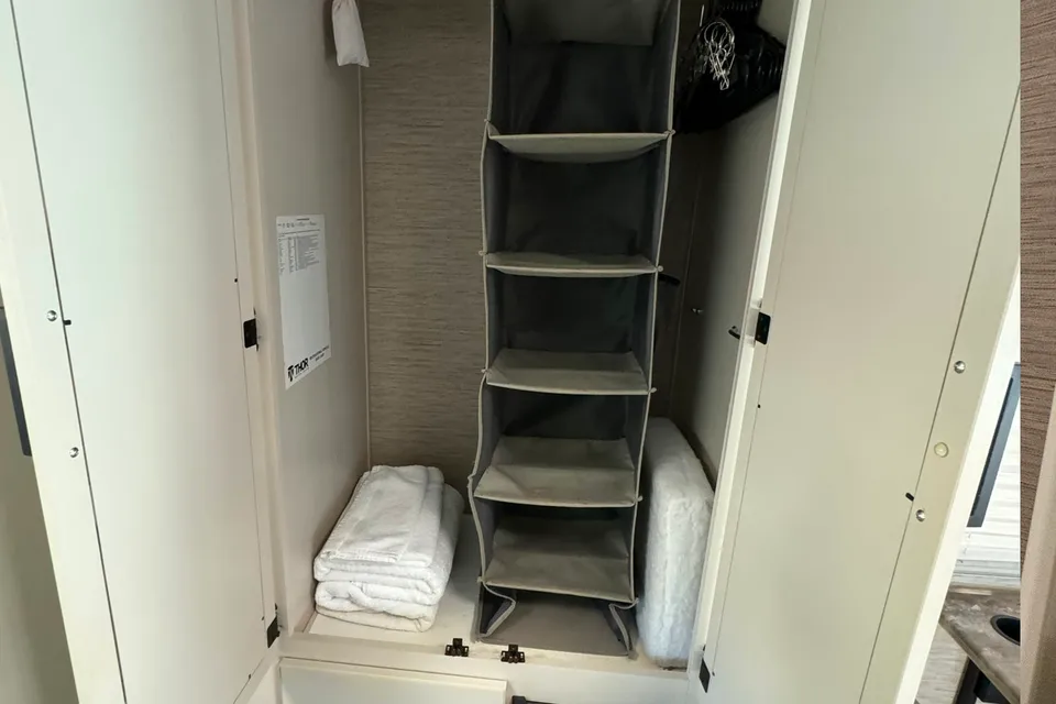ROADRUNNER | Easy-to-Drive Class C | Sleeps 5