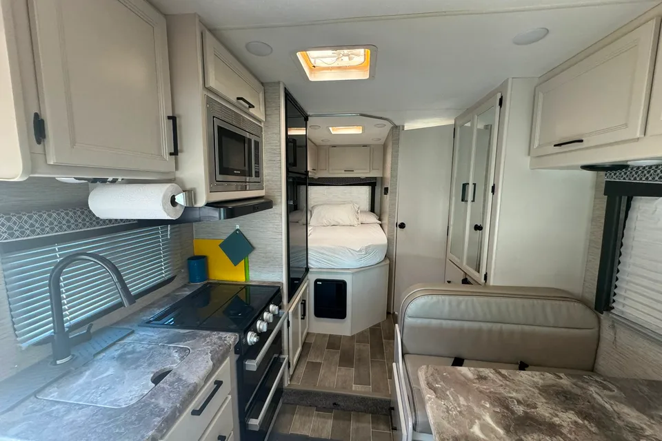 ROADRUNNER | Easy-to-Drive Class C | Sleeps 5