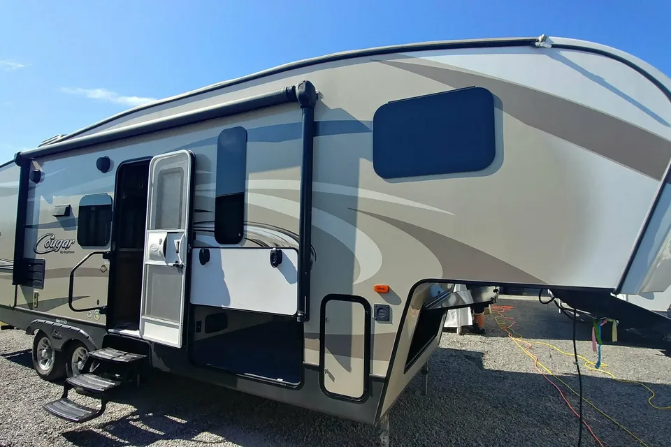 Fifth wheel Keystone Cougar 25bhs
