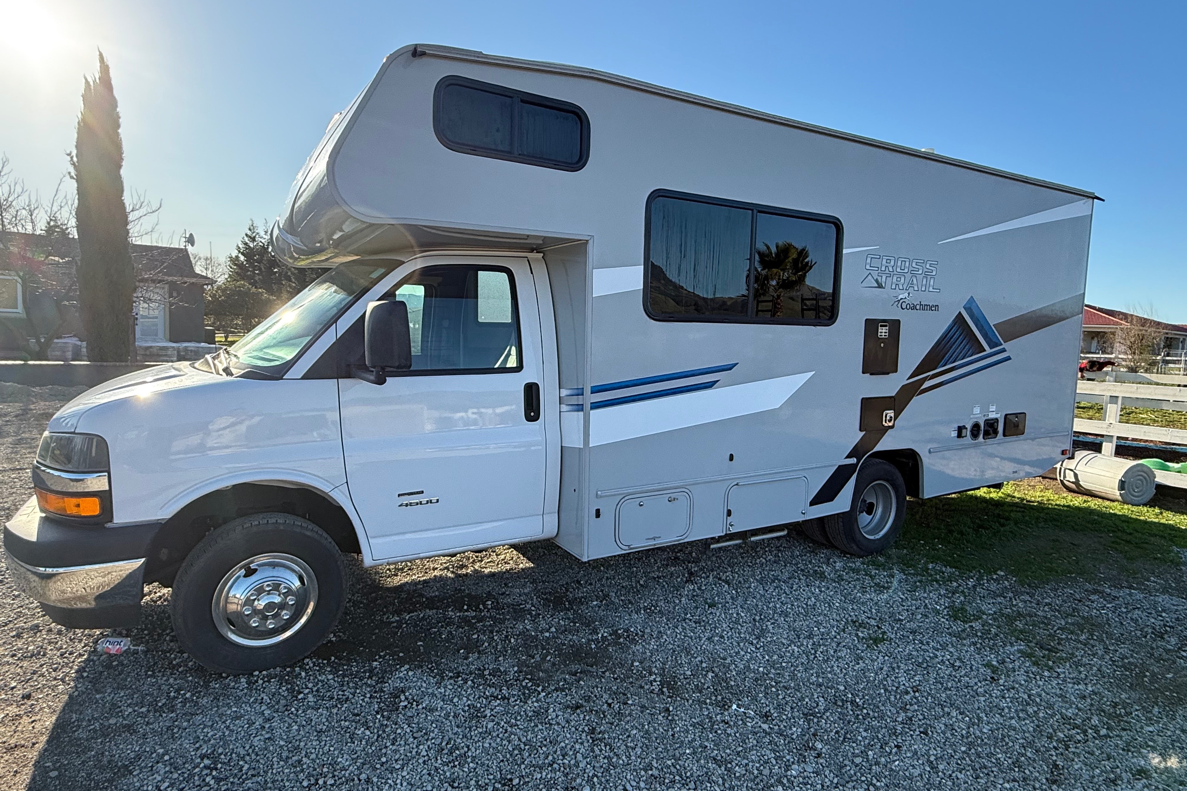 Sleep 6 - Family Fun RV Coachmen Cross Trail Class C