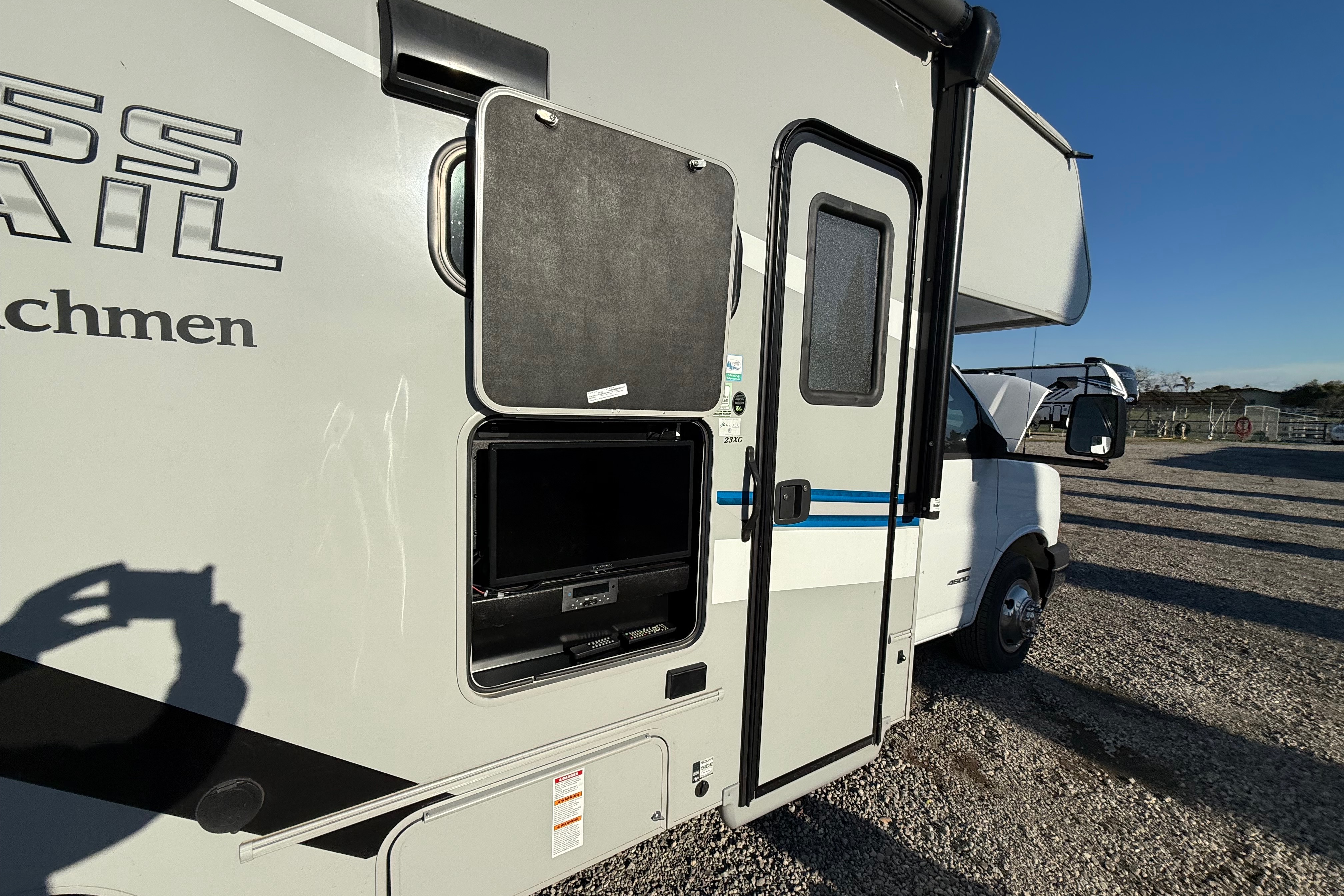 Sleep 6 - Family Fun RV Coachmen Cross Trail Class C