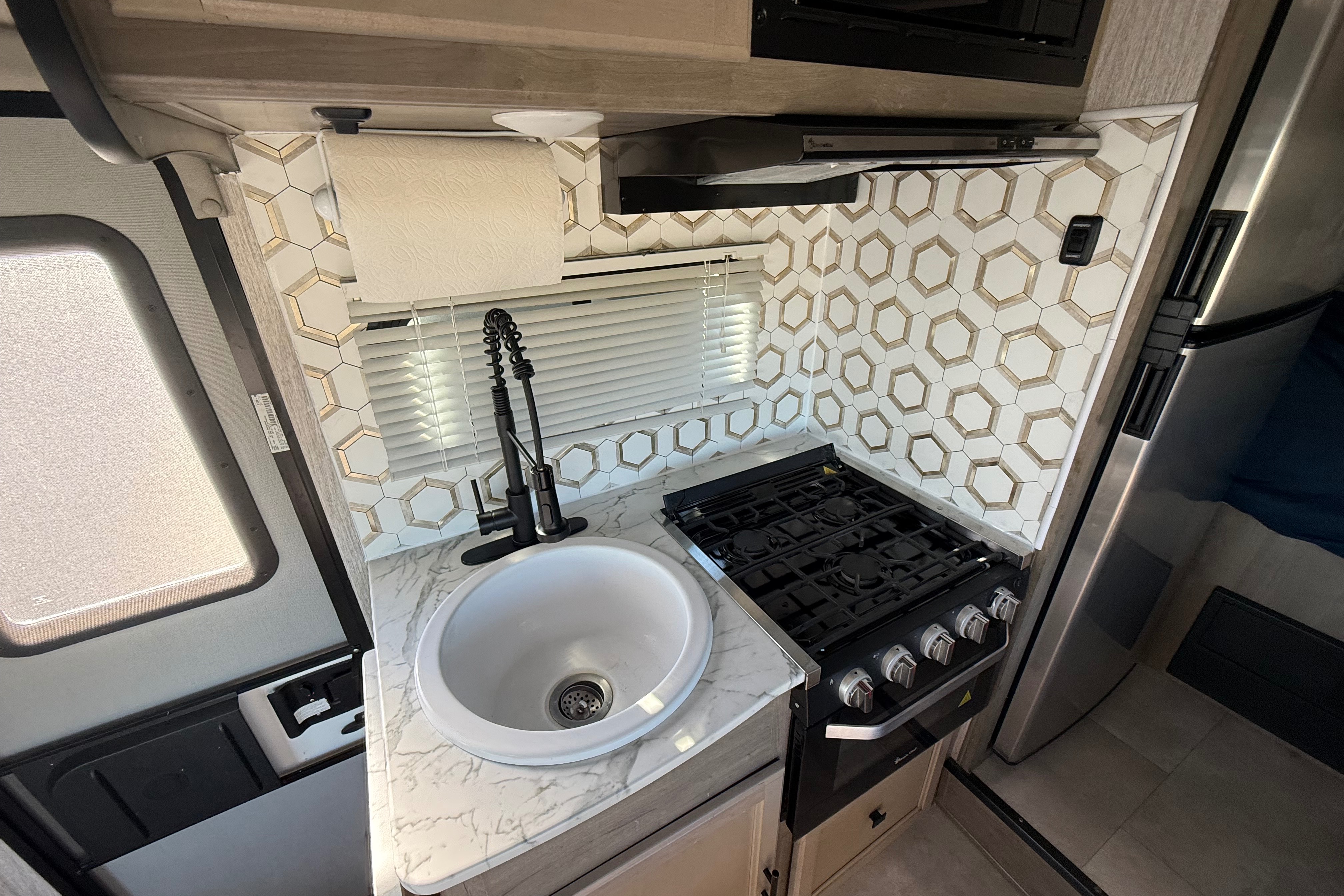 Sleep 6 - Family Fun RV Coachmen Cross Trail Class C