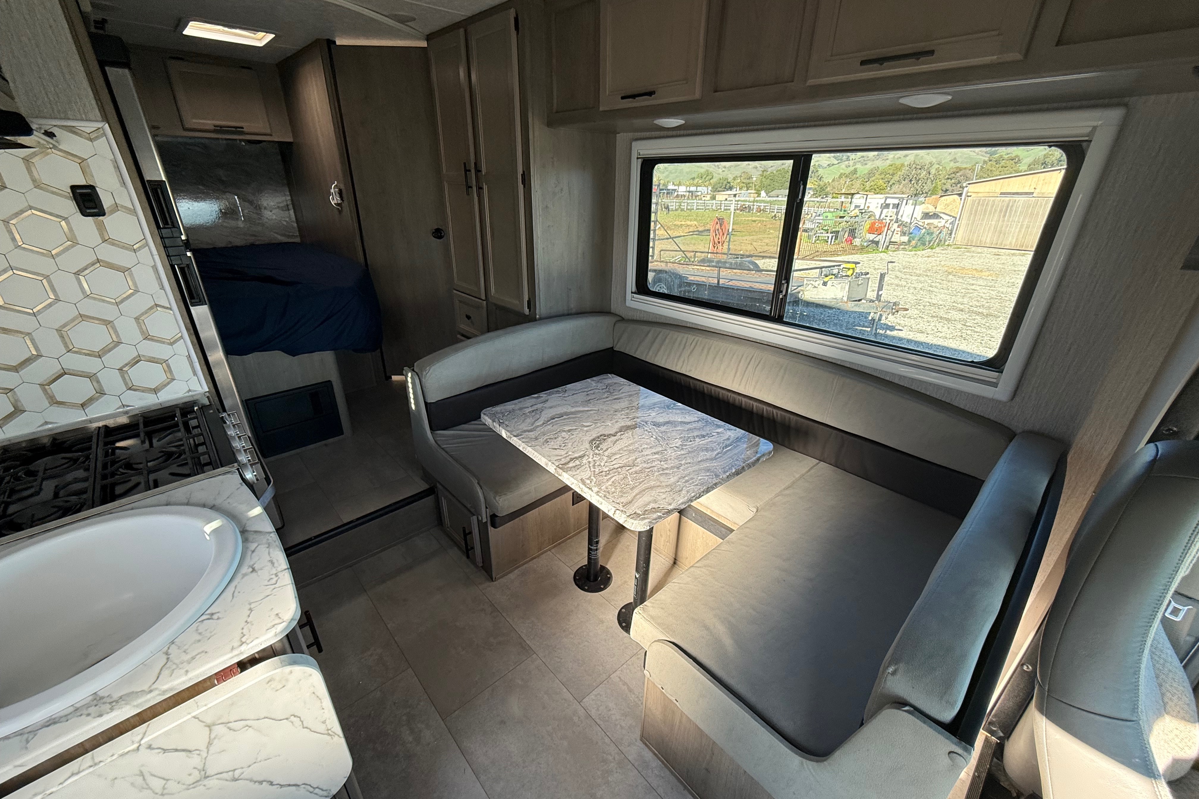 Sleep 6 - Family Fun RV Coachmen Cross Trail Class C
