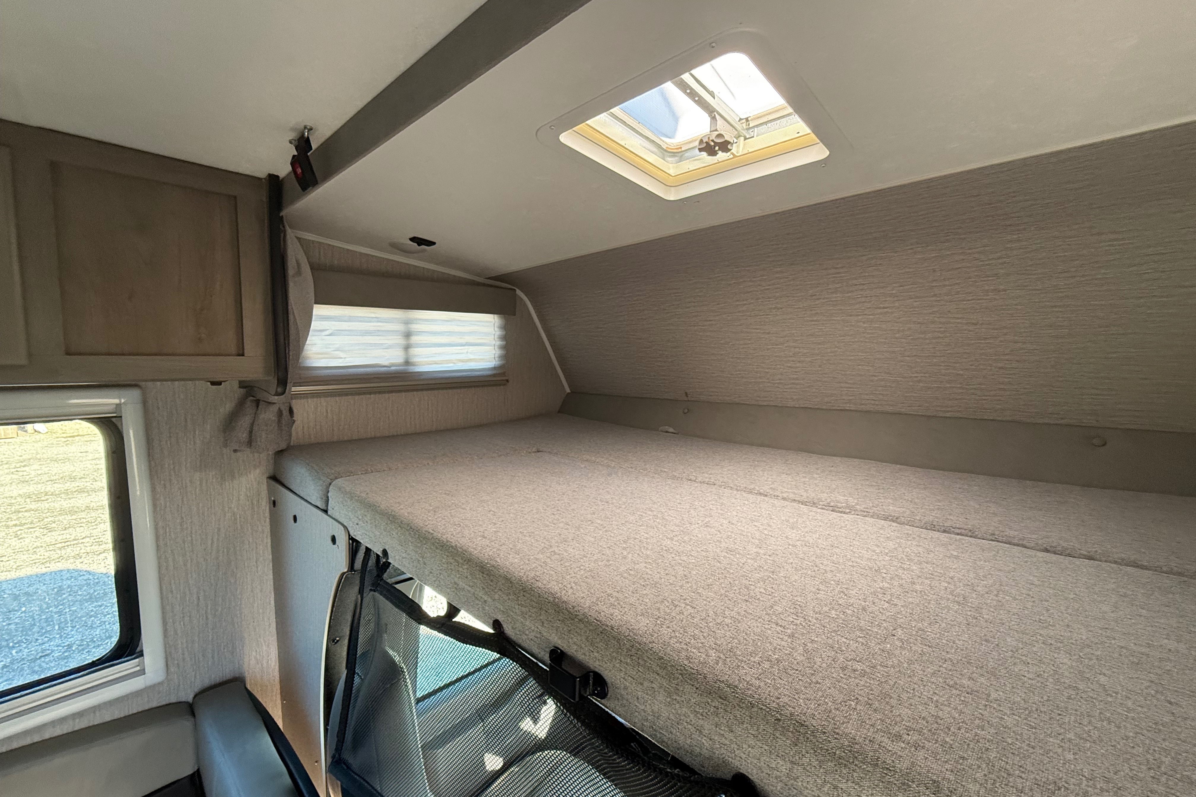 Sleep 6 - Family Fun RV Coachmen Cross Trail Class C