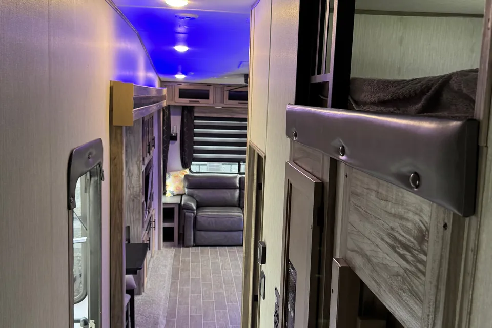 Robyn's Forest River Suite3660 Fifth Wheel