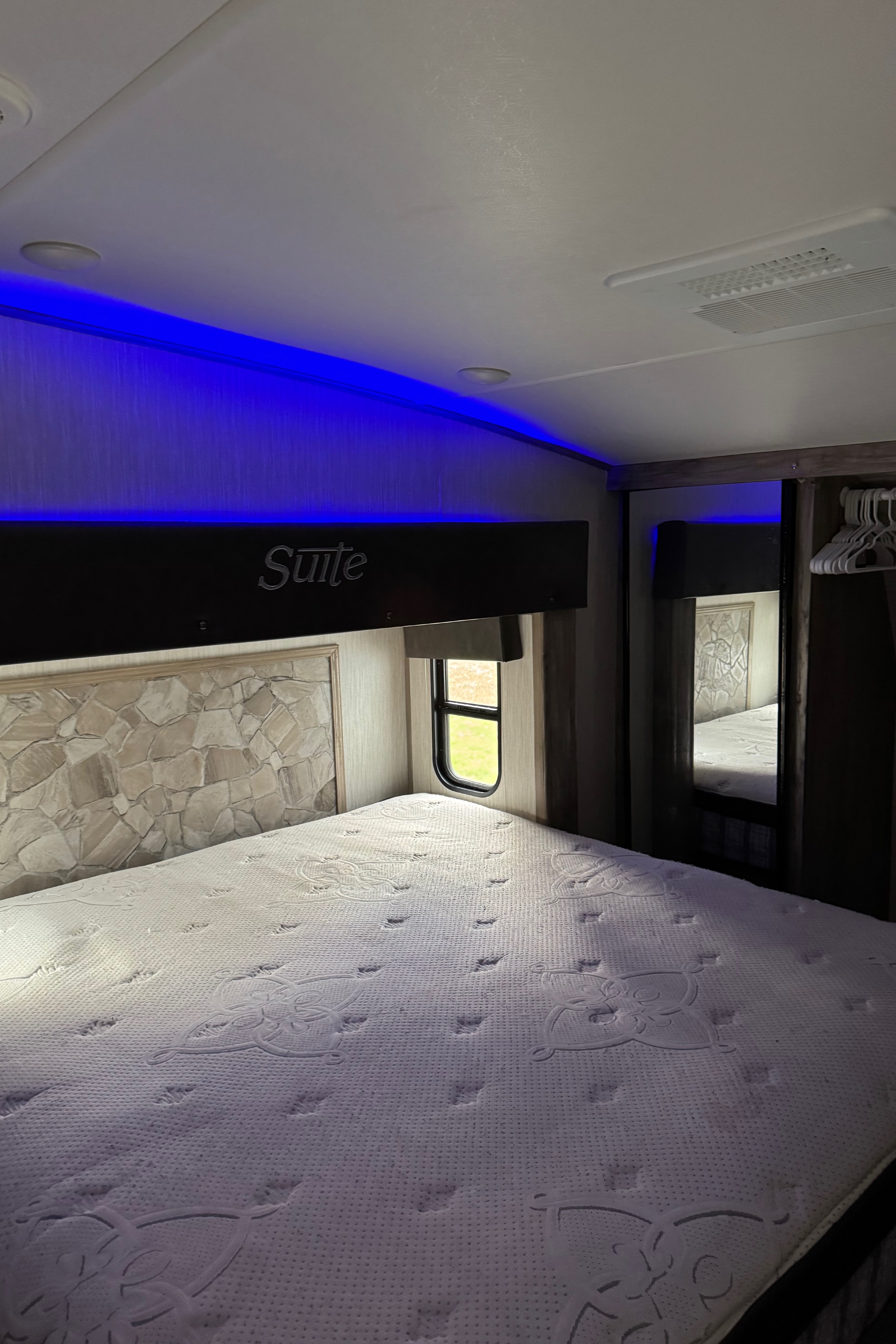 Robyn's Forest River Suite3660 Fifth Wheel