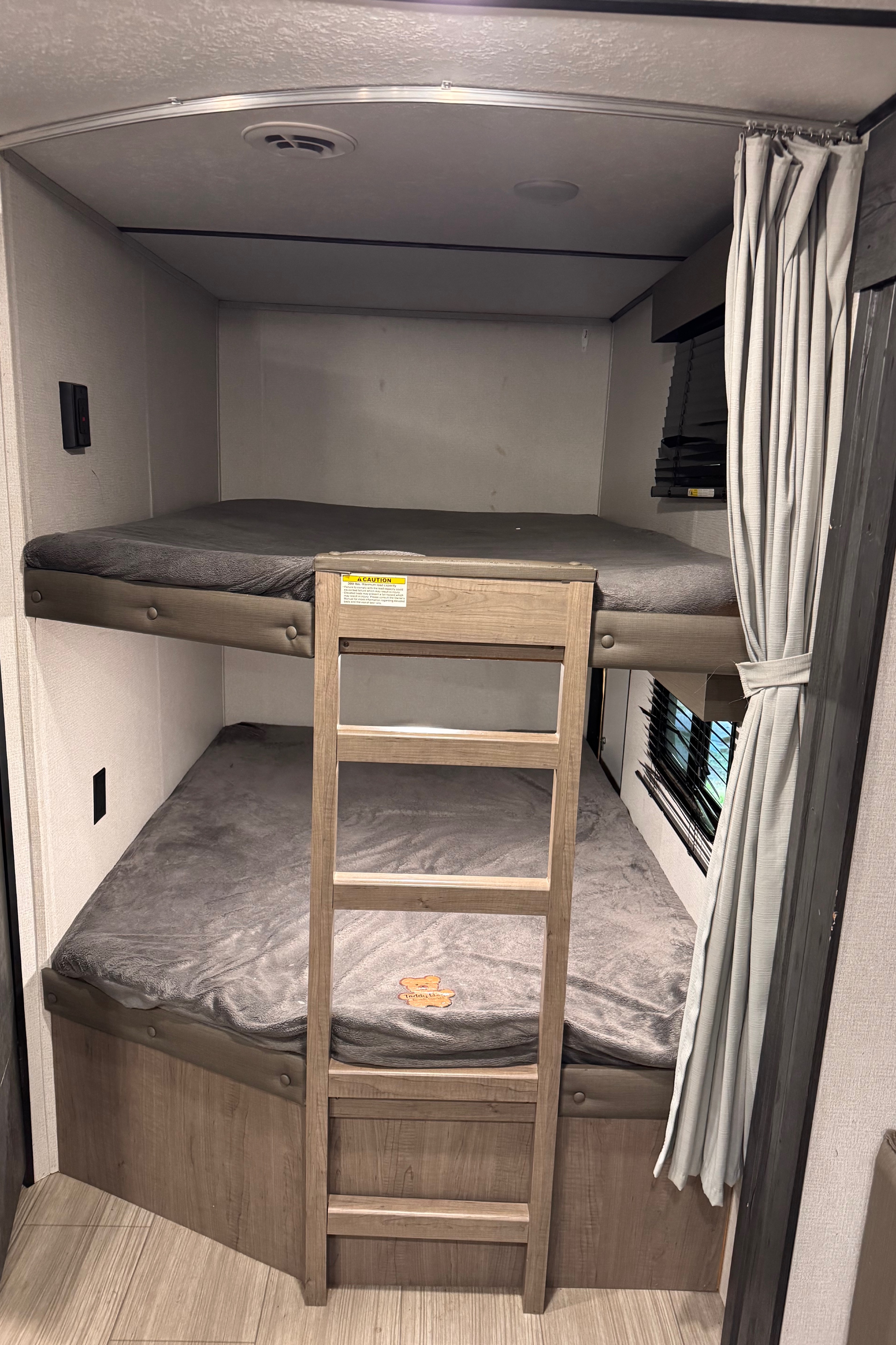 Keystone Hideout  28-28BHSWE Travel Trailer